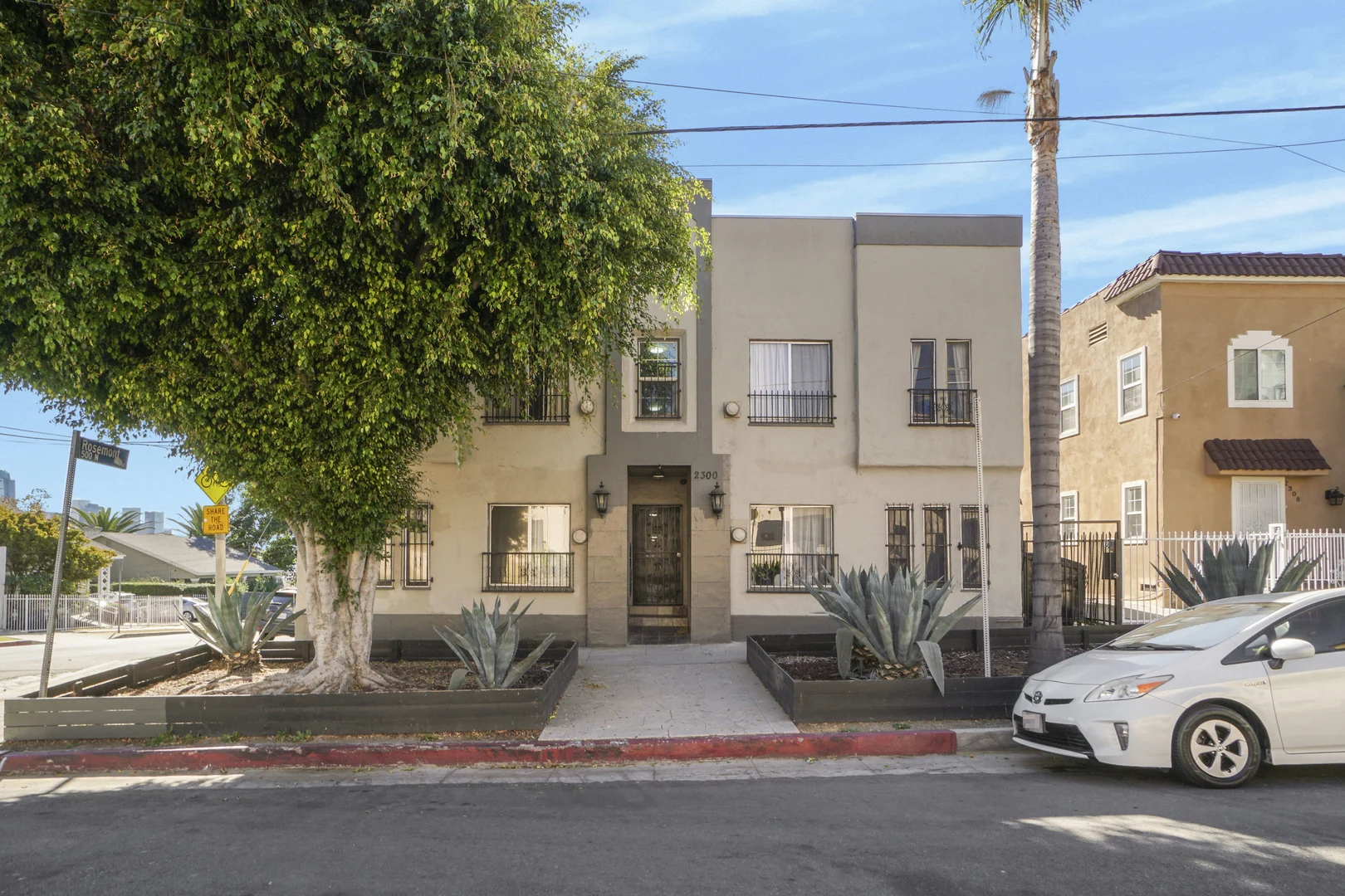 Beautiful Multifamily Property at 2300 Bellevue Ave Los Angeles