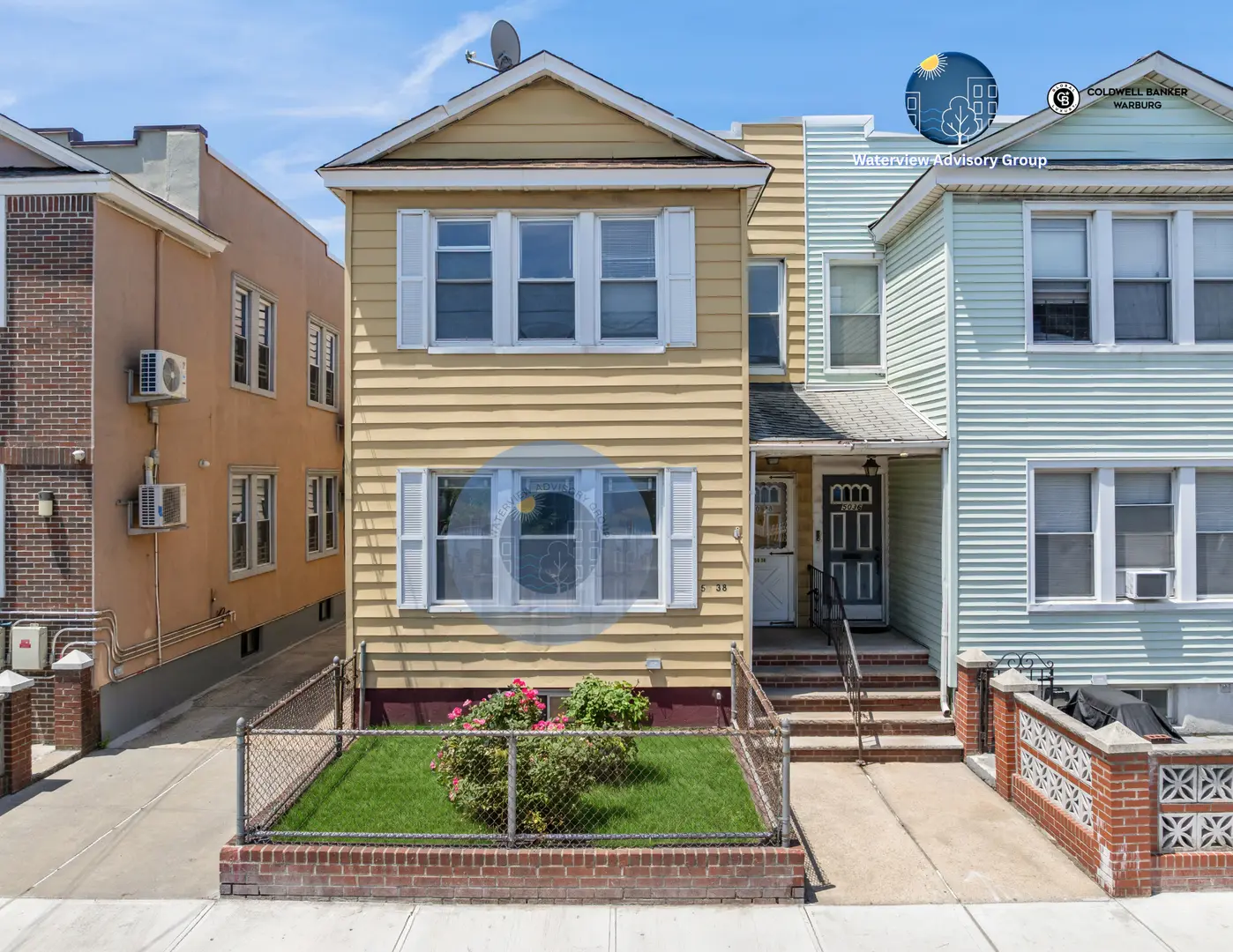 Sunnyside - Woodside W/ Detached Garage | MultiFamily