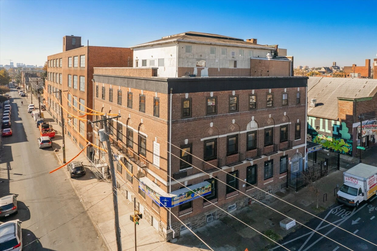 Versatile Multi-Family Property at 152 W Lehigh Ave