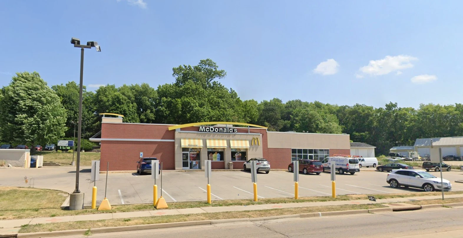 McDonald's 2 Tenant 4,728 SF Retail Building 7.0% Cap Rate