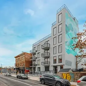 1095 MADISON LLC