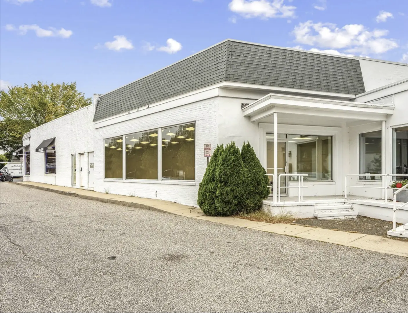 Luxury Commercial Investment Property For Sale - East Hampton