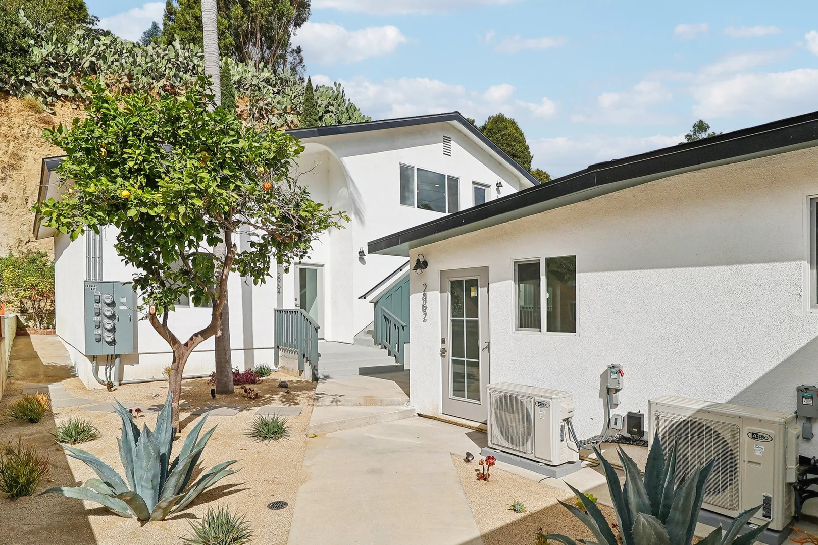 Luxurious 6-Unit Apartment Complex at 2962-64 Reynard Way