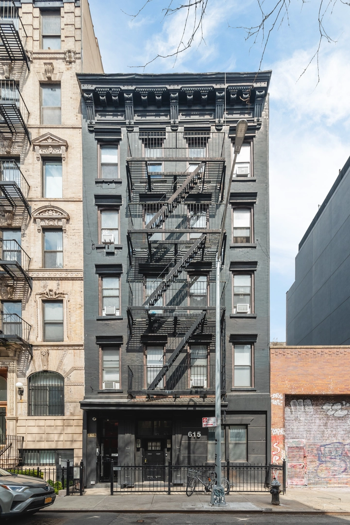 24 Unit MultiFamily at 615 East 6th Street